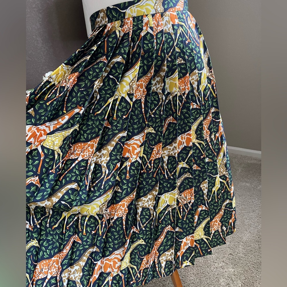 J. CREW - Picture 3 of 8